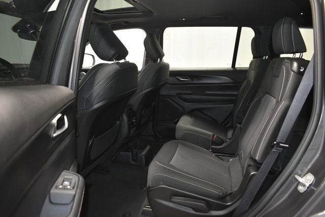 2024 Jeep Grand Cherokee L Laredo X 4x4