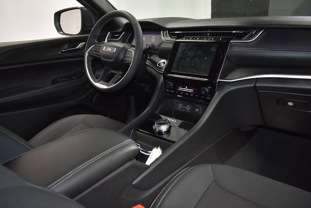 2024 Jeep Grand Cherokee L Laredo X 4x4