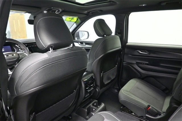 2025 Jeep Grand Cherokee L Laredo X 4x4