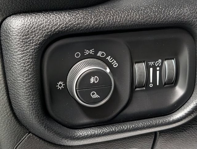 2019 RAM 1500 Big Horn/Lone Star Crew Cab 4x4 5'7" Box