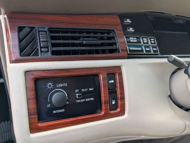 1995 Cadillac DeVille Standard