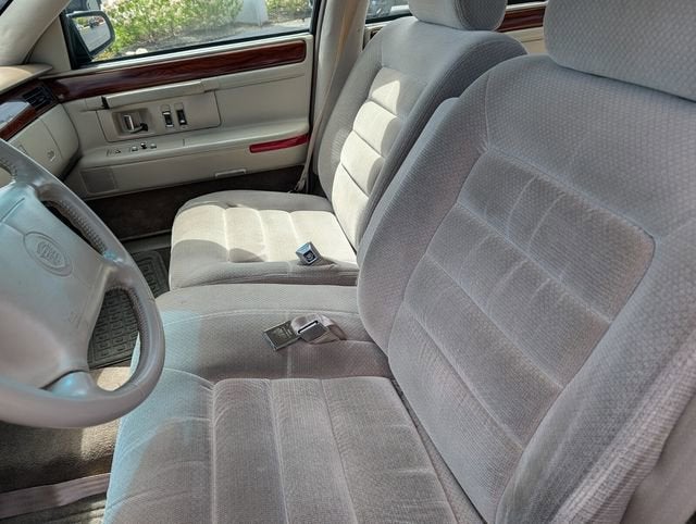1995 Cadillac DeVille Standard