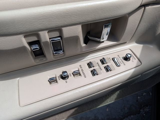 1995 Cadillac DeVille Standard