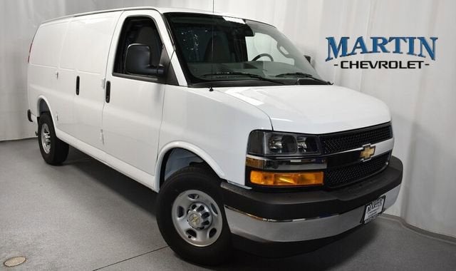 2026 Chevrolet Express 2500 Work Van HD's photo