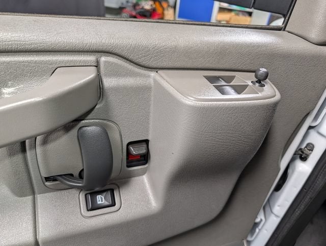 2025 Chevrolet Express Cargo WT