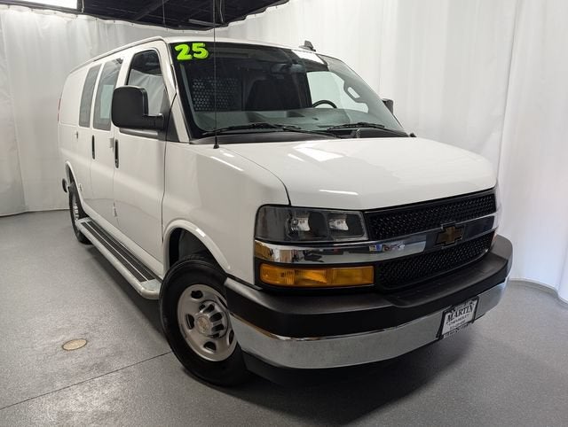2025 Chevrolet Express Cargo WT