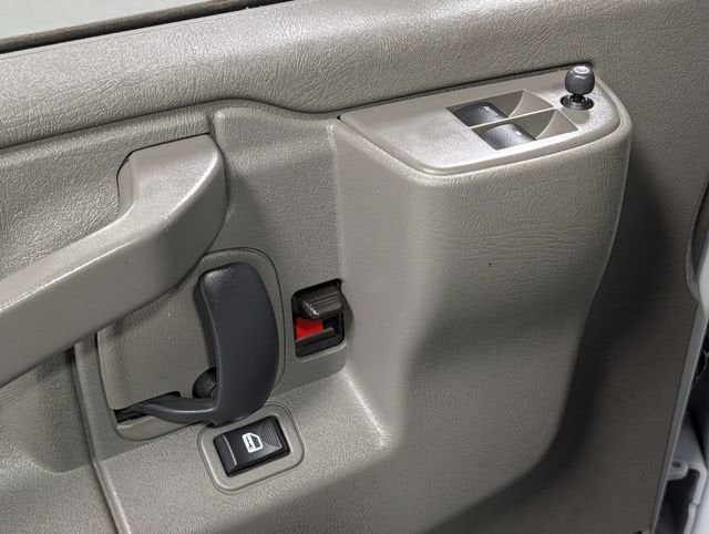 2023 Chevrolet Express Cargo Work Van - Photo 10