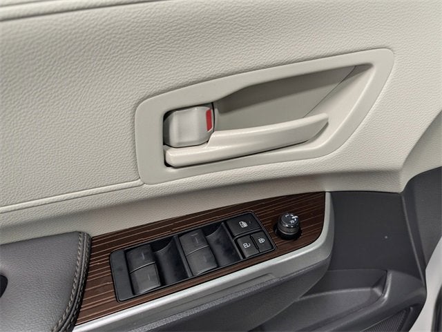 2024 Toyota Sienna LE