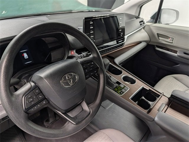 2024 Toyota Sienna LE