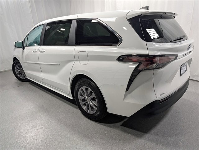 2024 Toyota Sienna LE