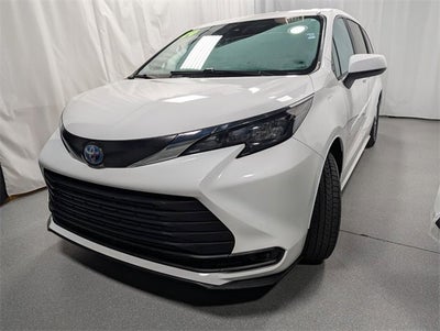 2024 Toyota Sienna LE