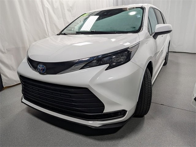 2024 Toyota Sienna LE