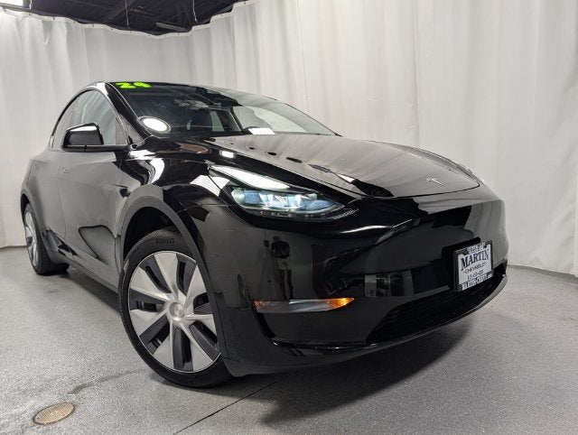 Used 2024 Tesla Model Y Long Range with VIN 7SAYGDEE8RA221645 for sale in Crystal Lake, IL