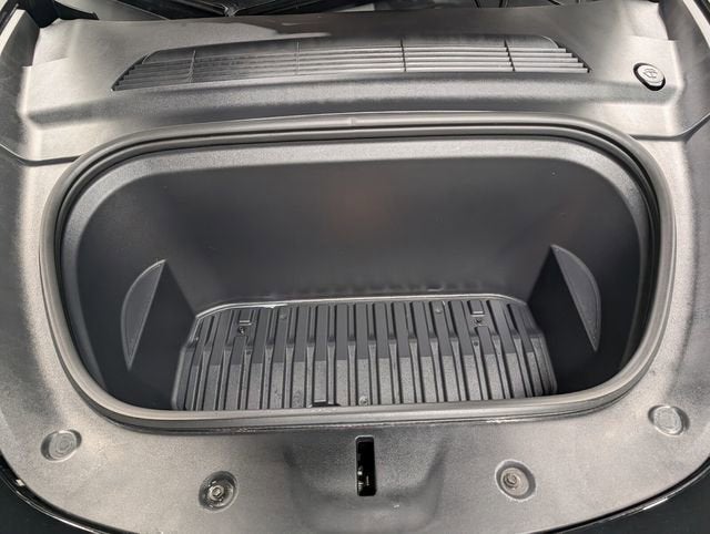 2024 Tesla Model Y Performance