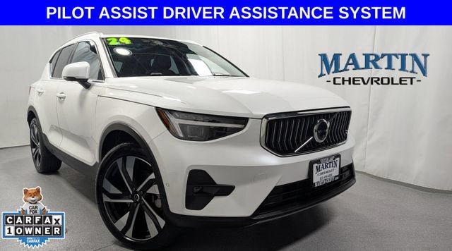 2024 Volvo XC40 B5 Ultimate Bright Theme