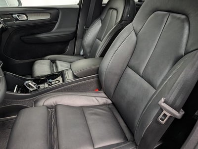2024 Volvo XC40 B5 Ultimate Bright Theme