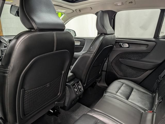 2024 Volvo XC40 B5 Ultimate Bright Theme