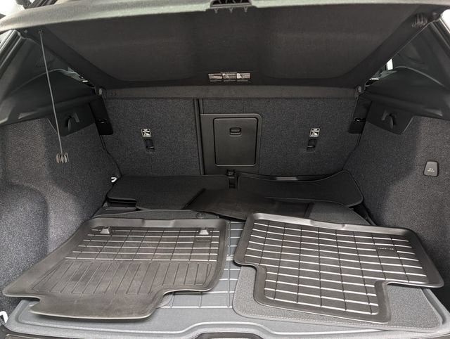 2024 Volvo XC40 B5 Ultimate Bright Theme