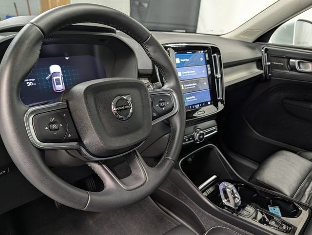 2024 Volvo XC40 B5 Ultimate Bright Theme