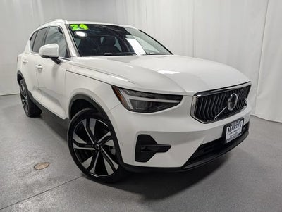 2024 Volvo XC40 B5 Ultimate Bright Theme