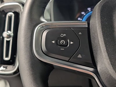 2024 Volvo XC40 B5 Ultimate Bright Theme
