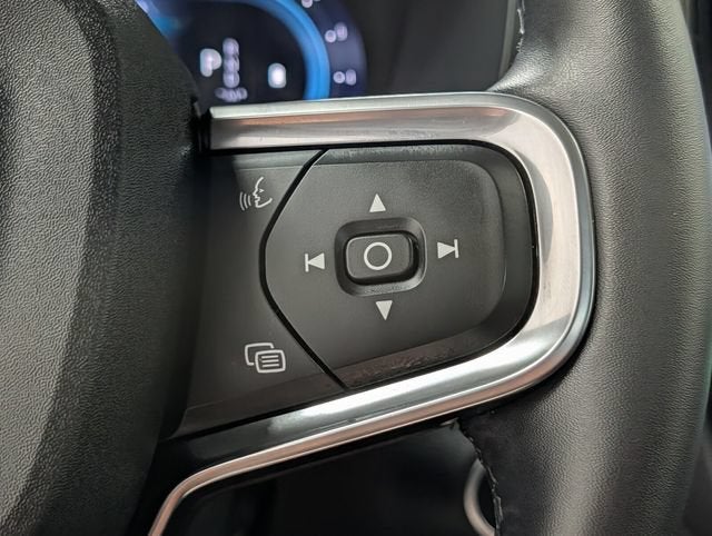 2024 Volvo XC40 B5 Ultimate Bright Theme