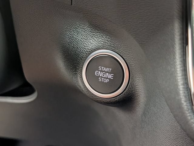 2024 Volvo XC40 B5 Ultimate Bright Theme