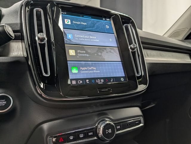 2024 Volvo XC40 B5 Ultimate Bright Theme