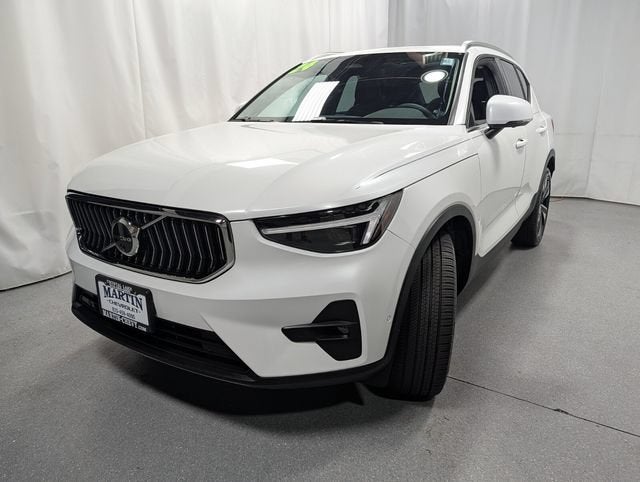 2024 Volvo XC40 B5 Ultimate Bright Theme
