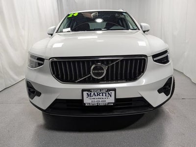 2024 Volvo XC40 B5 Ultimate Bright Theme